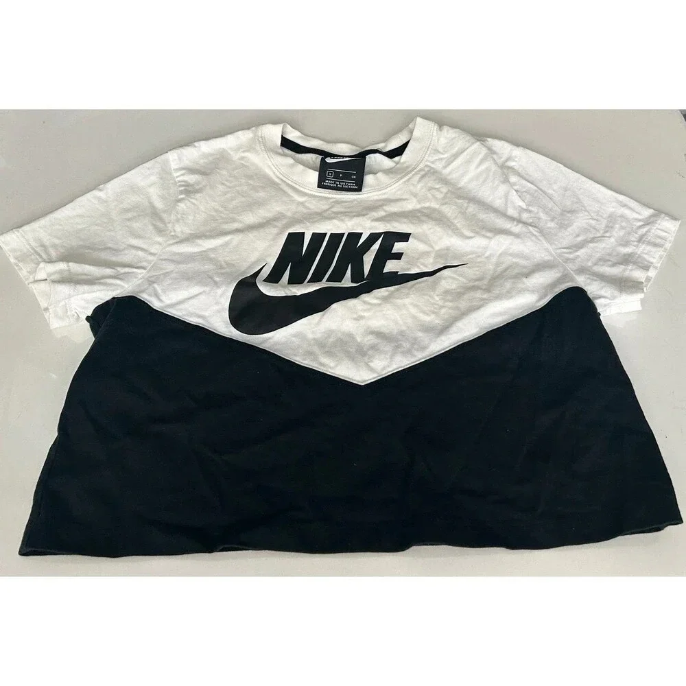 Nike Women’s Swoosh Graphic Crop Top Tee Size Small Black White